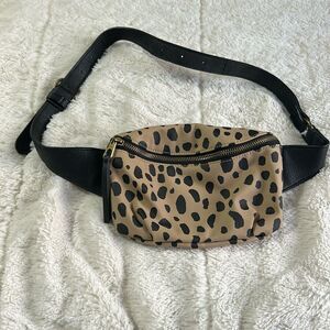 Universal thread fanny pack with one zipper one size cheetah print